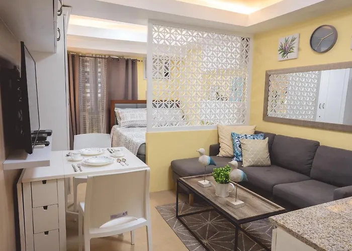 5th Floor It Park Walking Distance To Everything Apartment Cebu